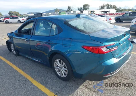 2025 Toyota Camry Le z USA, uszkodzony, nr VIN 4T1DAACK0SU156497